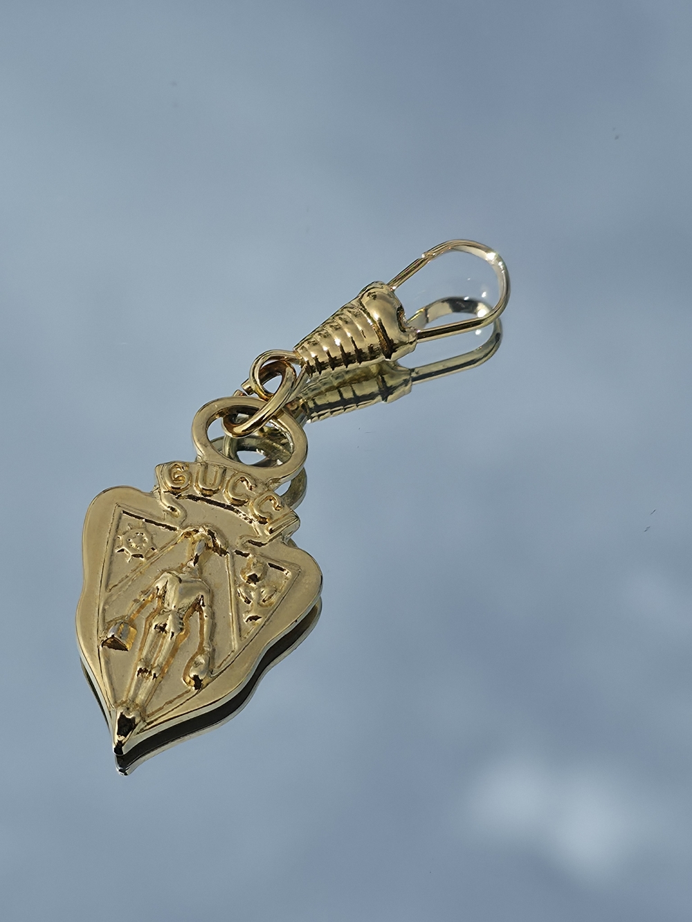 Vintage Gucci Knight Crest Shield Charm Gold Tone Zipper Pull Pendant Bag Fob